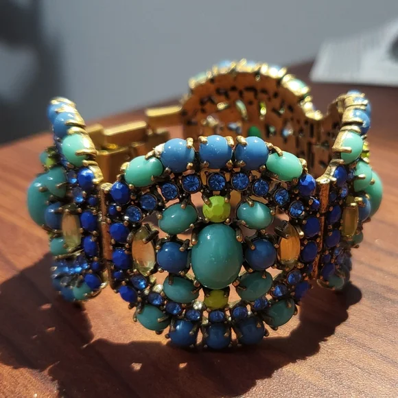 Stella and DotRhinestone Crystal ClusterSardinia Statement Bracelet - Picture 2 of 8